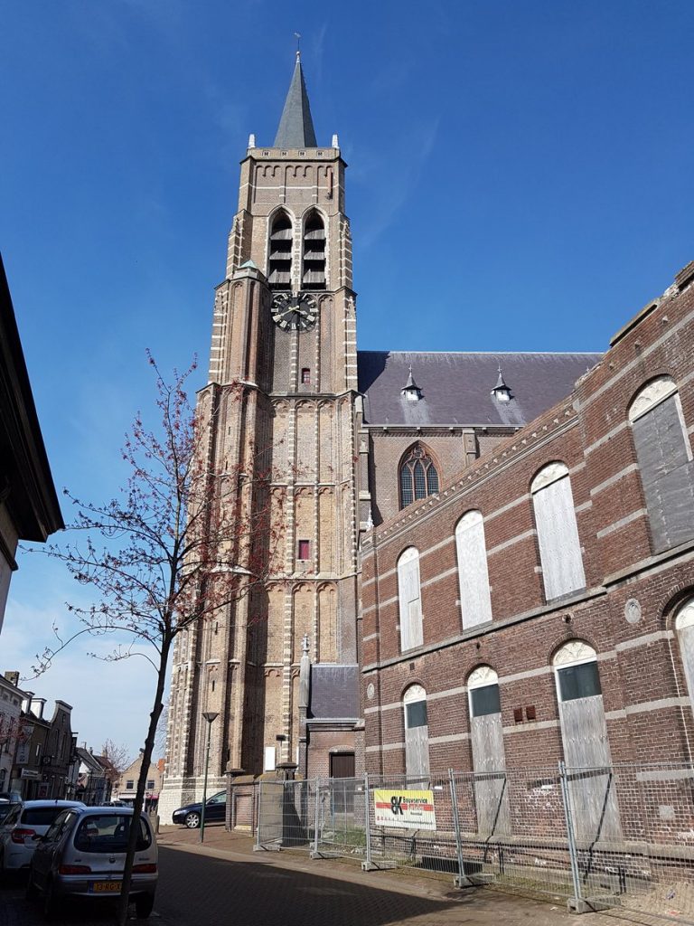 OudGastel - Laurentiuskerk, met 15de eeuwse gotische toren. (c) 2017 Martin Lamboo