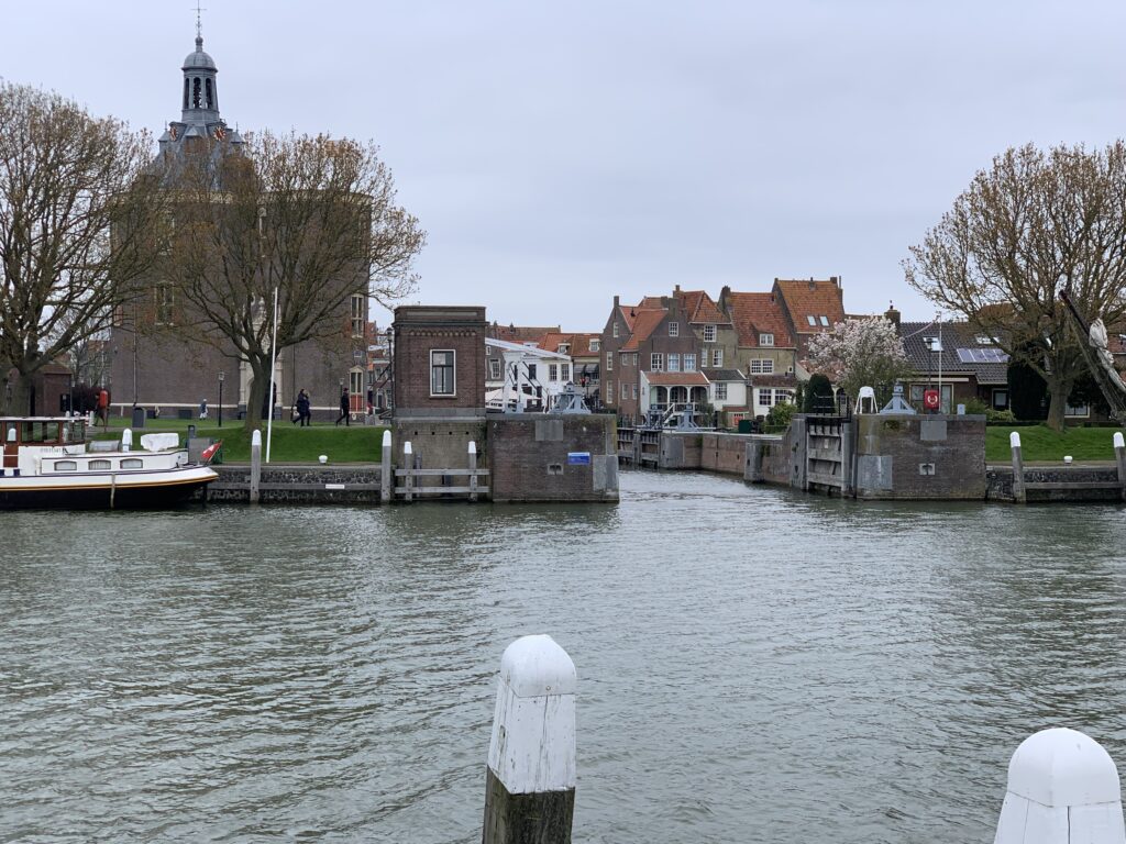 Enkhuizen zicht op Dromedaris (c) 2024) VakantielandNederland.nl