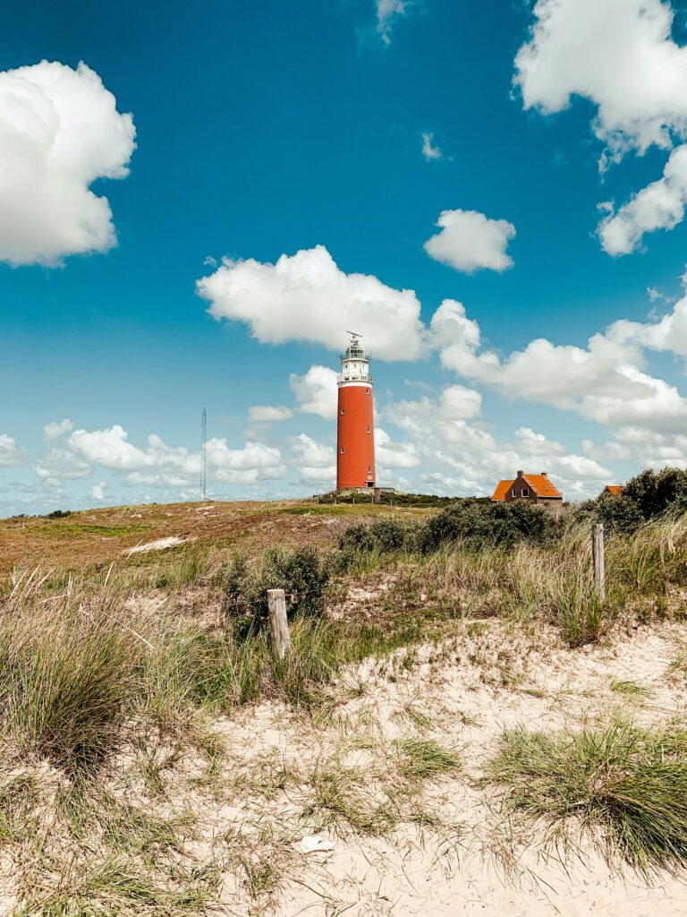 Vuurtoren Texel. Foto van Maxim Stuij op Unsplash