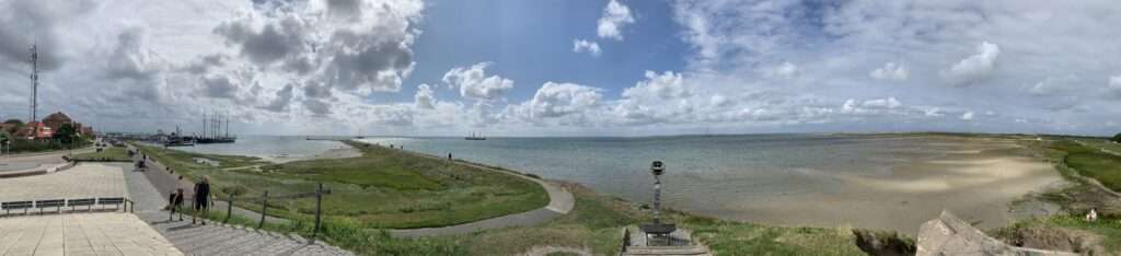 Uitzicht vanaf het zeeliedenmonument Terschelling