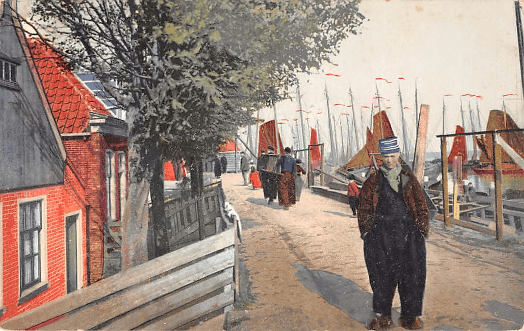 Volendam Visser en haven met vissers schepen 1908 Klederdracht